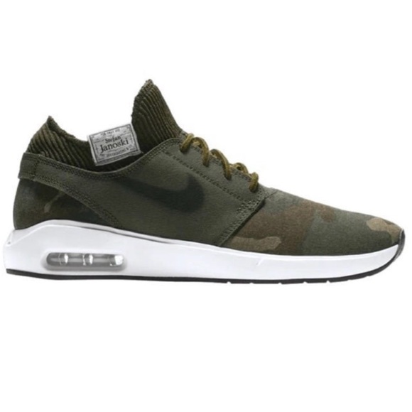 Nike - Picture 3 of 5